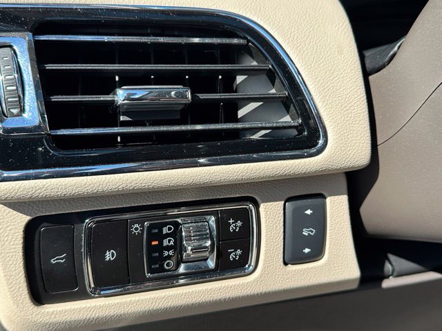 2023 Lincoln Navigator L Reserve — photo 24 of 37