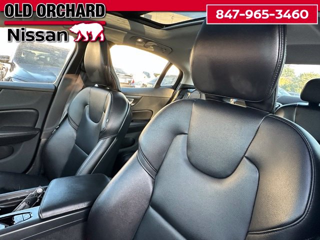 2024 Volvo S60 B5 Core Dark Theme — photo 14 of 24
