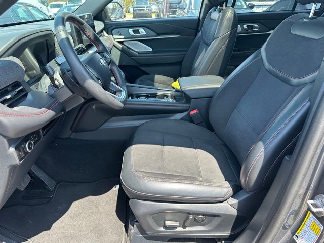 2025 Ford Explorer ST — photo 22 of 35