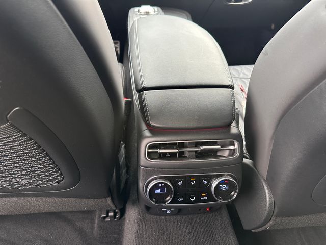 2023 Genesis GV70 3.5T Sport — photo 18 of 37