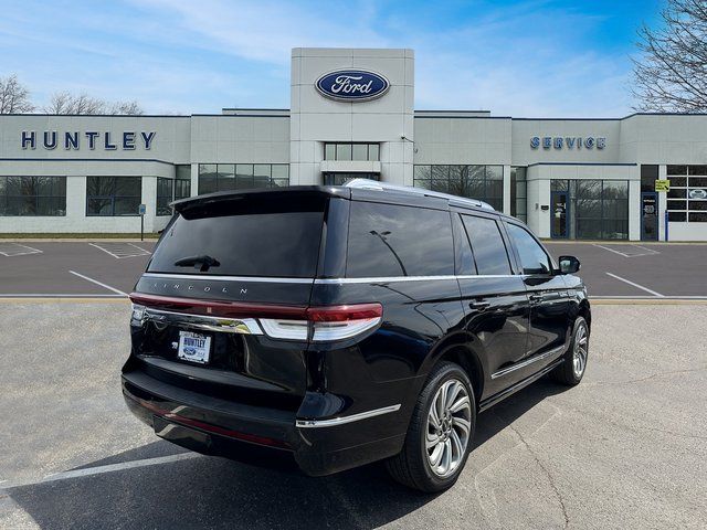 2022 Lincoln Navigator Reserve — photo 6 of 36