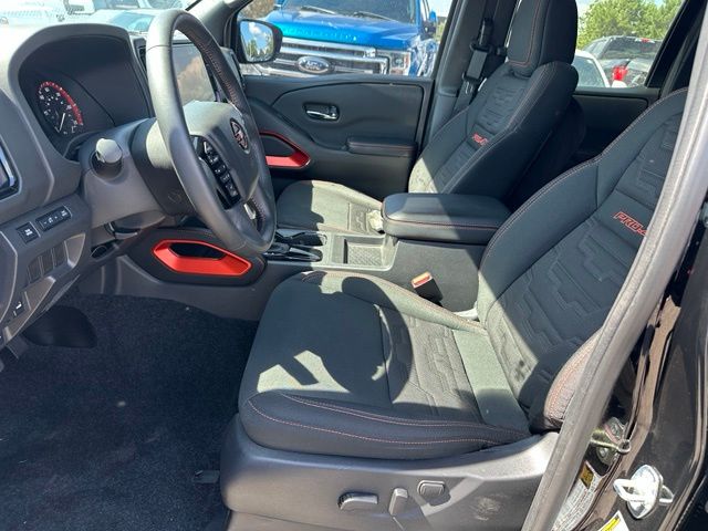 2025 Nissan Frontier PRO-4X — photo 16 of 43