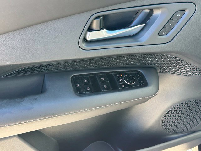 2024 Nissan Ariya Evolve+ e-4orce — photo 21 of 32