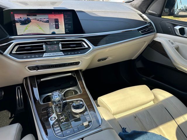 2021 BMW X7 M50i — photo 19 of 31