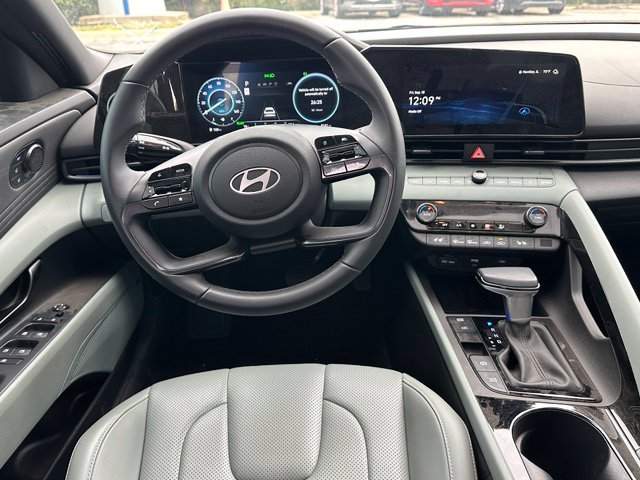 2025 Hyundai Elantra Hybrid Limited — photo 13 of 26
