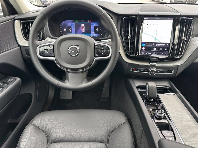 2025 Volvo XC60 B5 Plus — photo 19 of 31
