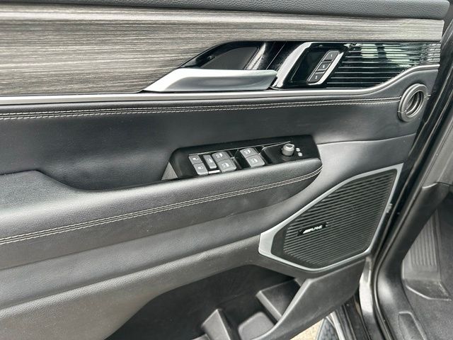 2024 Jeep Wagoneer Series II — photo 31 of 35