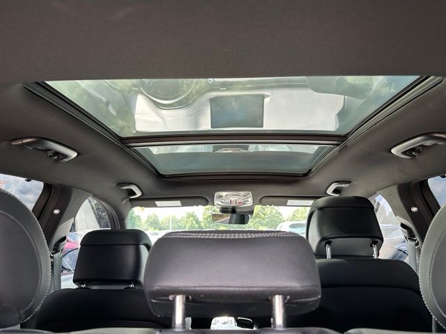 2025 Genesis GV70 2.5T — photo 13 of 43