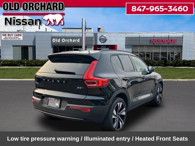 2025 Volvo XC40 B5 Plus Dark Theme — photo 6 of 22