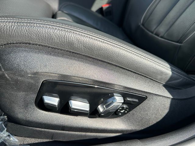 2023 BMW 5 Series M550i xDrive — photo 20 of 32