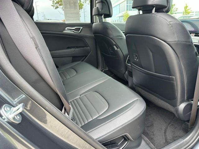 2025 Kia Sportage Hybrid SX Prestige — photo 11 of 39