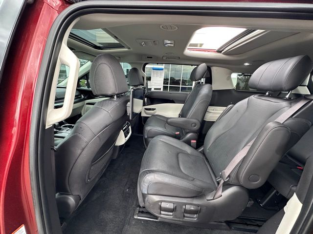 2023 Kia Carnival SX Prestige — photo 17 of 36