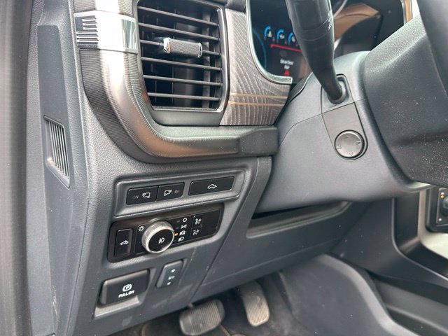 2023 Ford F-150 Platinum — photo 18 of 32