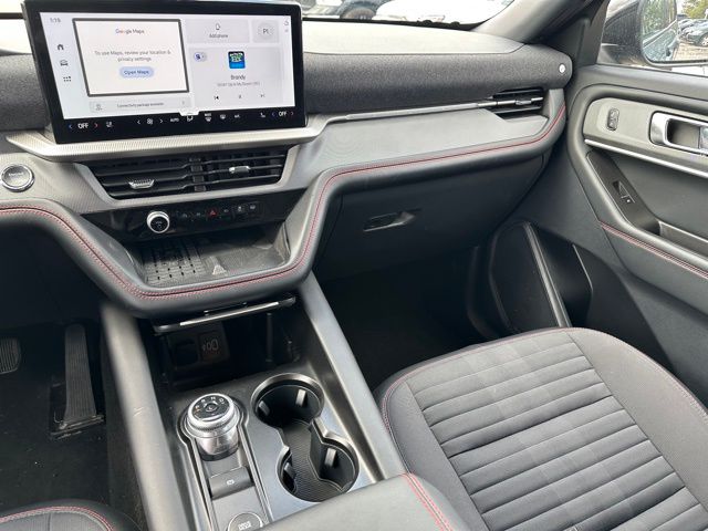 2025 Ford Explorer ST-Line — photo 17 of 31