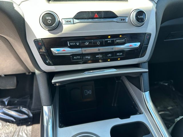 2023 Ford Explorer XLT — photo 25 of 29