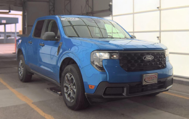 2025 Ford Maverick XLT — photo 2 of 6