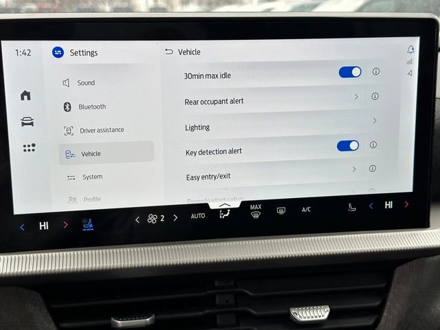 2025 Ford Explorer Platinum — photo 27 of 34