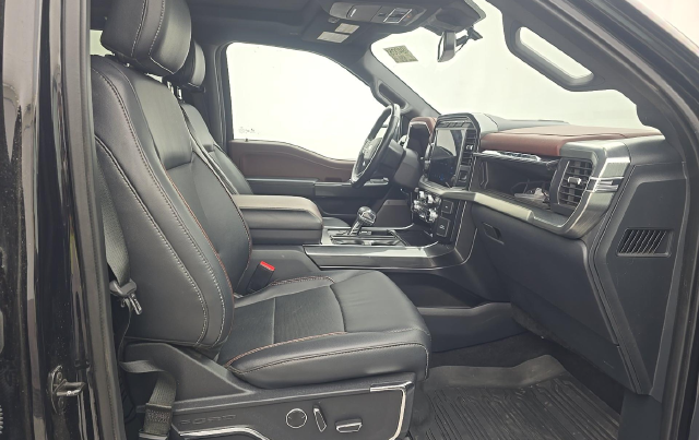 2023 Ford F-150 Lariat — photo 6 of 9