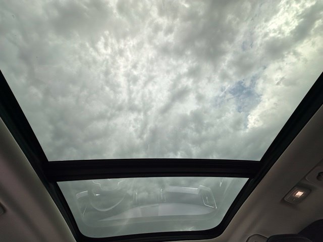 2025 Volvo XC60 B5 Plus — photo 17 of 31