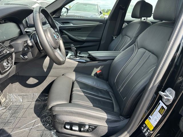 2023 BMW 5 Series M550i xDrive — photo 19 of 32