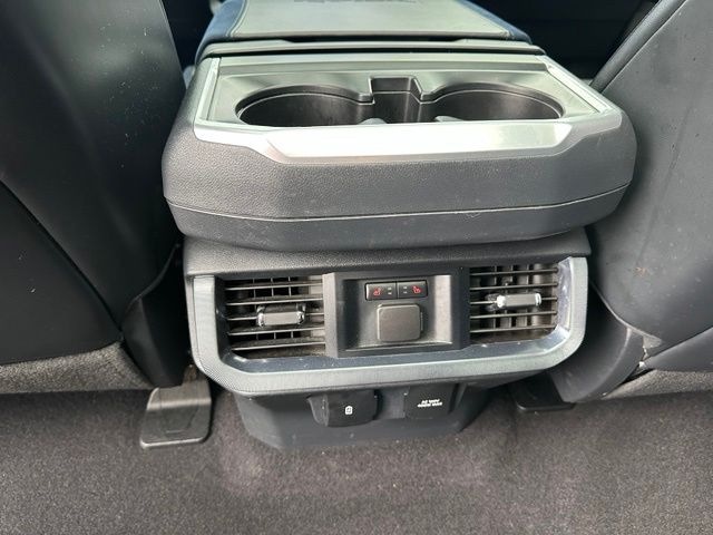 2023 Ford F-150 Raptor — photo 15 of 33