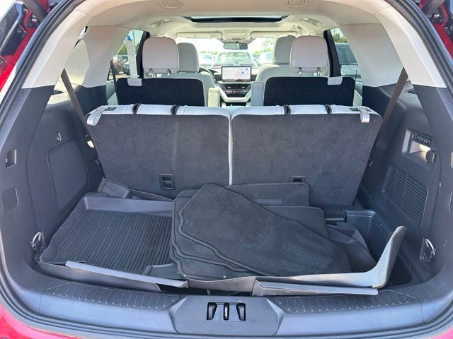 2025 Ford Explorer Platinum — photo 12 of 38