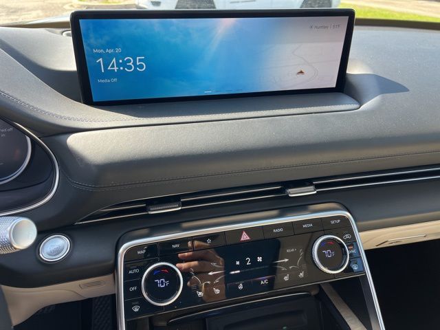2023 Genesis GV80 2.5T — photo 23 of 34