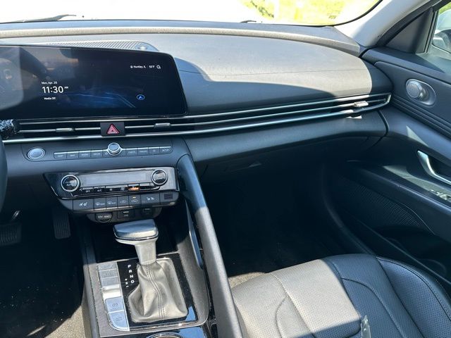 2023 Hyundai Elantra Hybrid Limited — photo 12 of 25