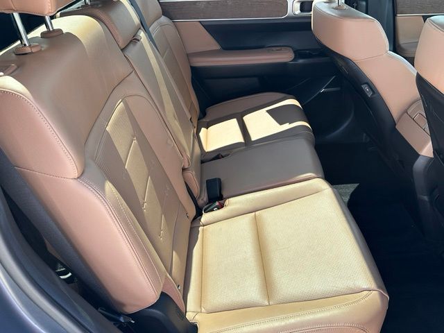 2025 Hyundai Santa Fe Hybrid Limited — photo 10 of 41