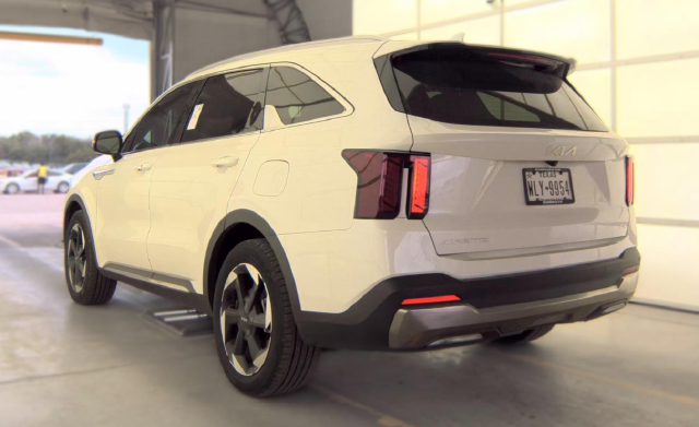 2025 Kia Sorento Hybrid EX — photo 4 of 8