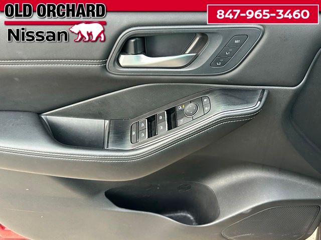 2023 Nissan Rogue SL — photo 10 of 22