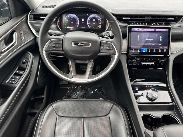 2023 Jeep Grand Cherokee Limited — photo 19 of 36