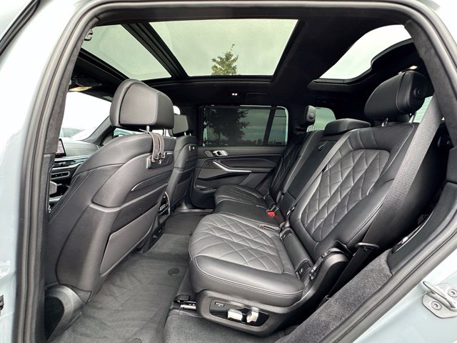 2024 BMW X7 xDrive40i — photo 18 of 35