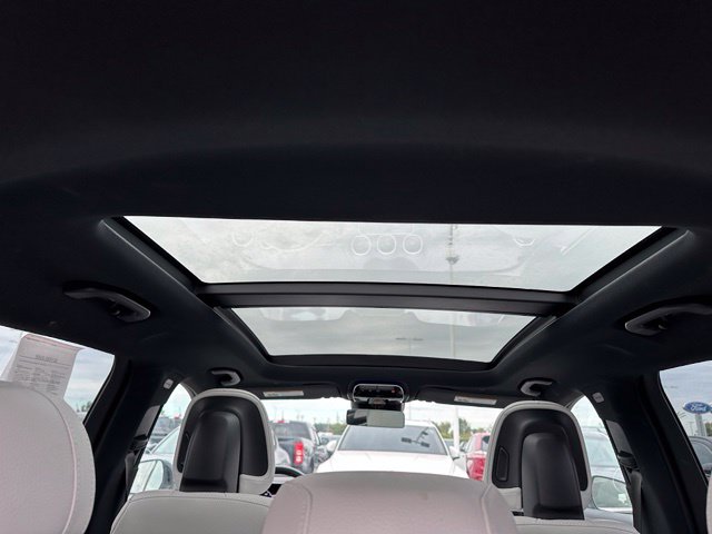 2024 Mercedes-Benz GLC GLC 300 — photo 12 of 31