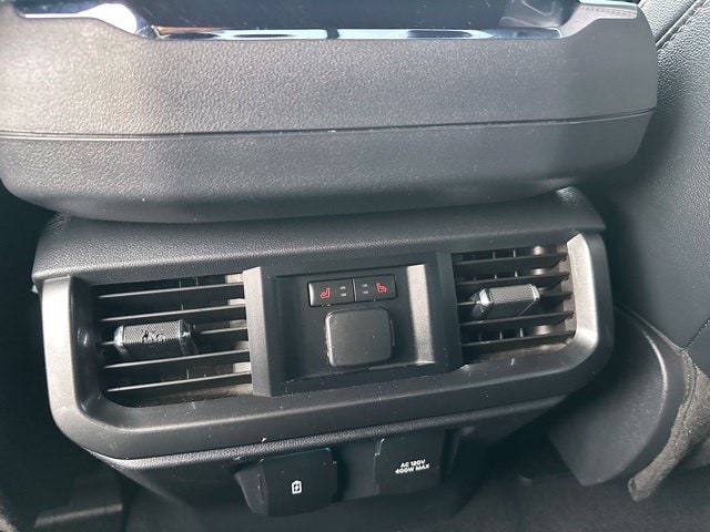 2023 Ford F-150 Lariat — photo 11 of 37