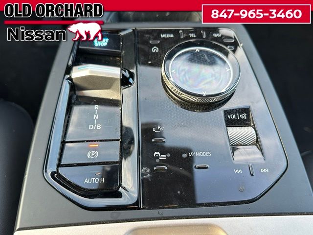 2025 BMW iX xDrive50 — photo 19 of 23