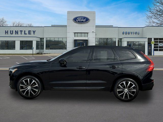 2024 Volvo XC60 B5 Plus Dark Theme — photo 7 of 29