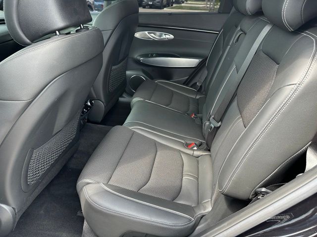 2025 Genesis GV70 2.5T — photo 15 of 43