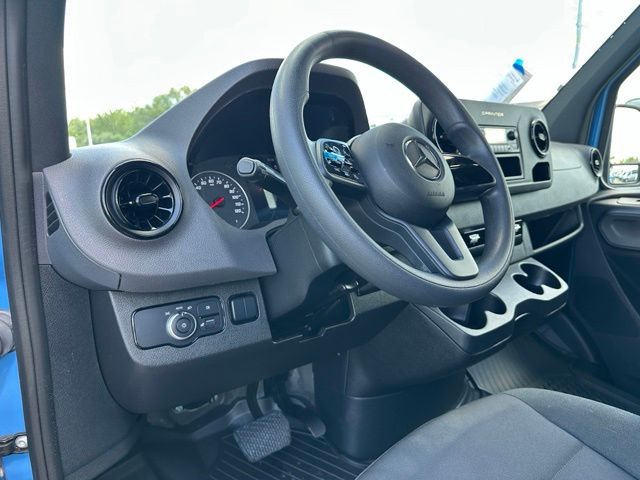 2024 Mercedes-Benz Sprinter 2500 Crew 144 WB — photo 17 of 23