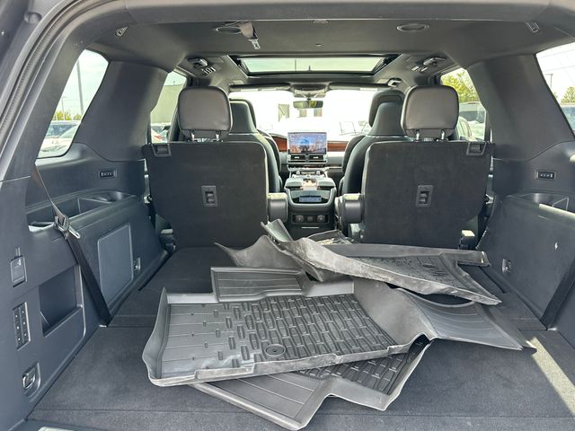 2022 Lincoln Navigator Reserve — photo 12 of 36
