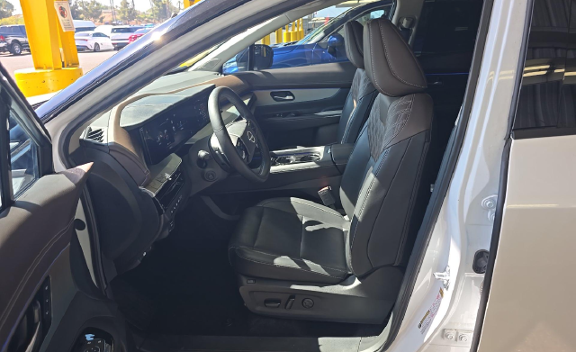 2025 Nissan Murano Platinum — photo 5 of 8