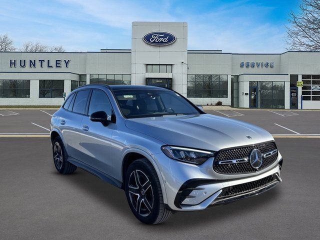 2025 Mercedes-Benz GLC GLC 300 — photo 4 of 30