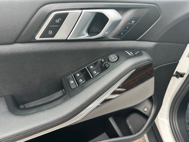2021 BMW X5 xDrive45e — photo 22 of 34