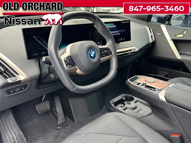 2023 BMW iX xDrive50 — photo 18 of 23