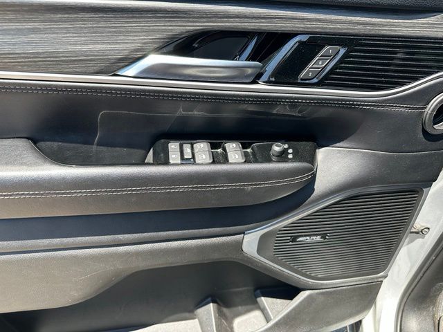 2024 Jeep Wagoneer L Series II — photo 20 of 30