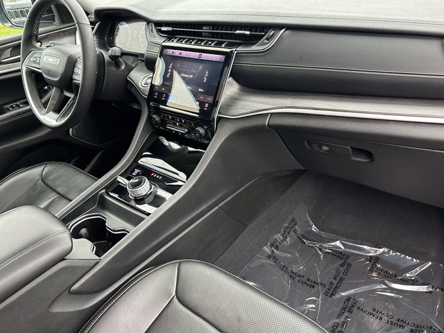 2023 Jeep Grand Cherokee Limited — photo 10 of 36