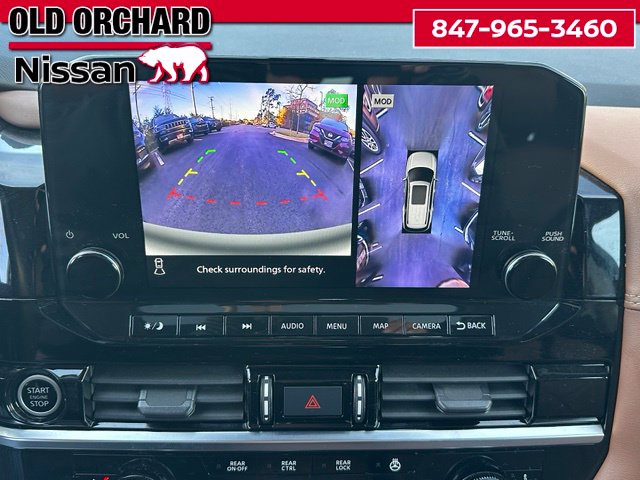 2023 Nissan Pathfinder Platinum — photo 17 of 23