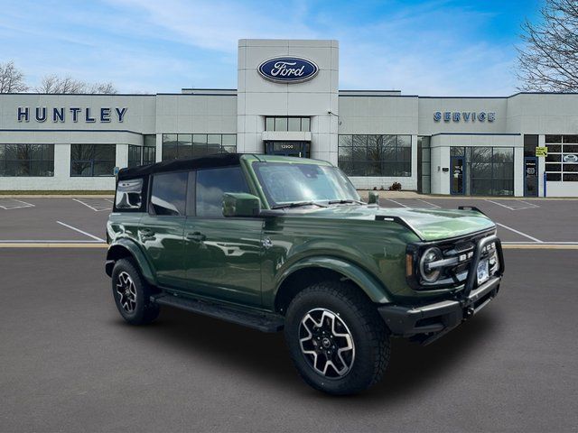 2023 Ford Bronco Outer Banks — photo 4 of 25