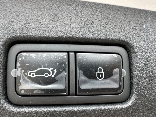2026 Genesis GV70 2.5T Advanced — photo 13 of 37
