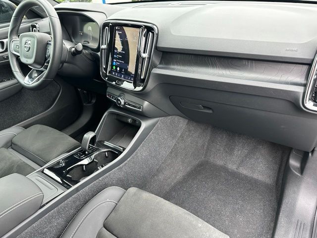 2023 Volvo C40 Recharge Pure Electric Ultimate — photo 9 of 34